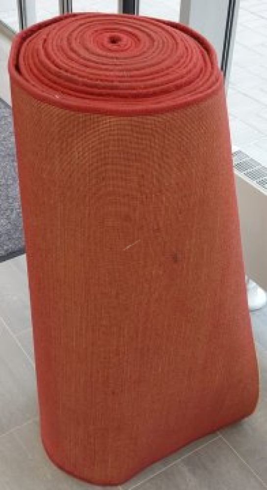 koberec červený 13,5x1m (role)